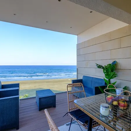Lazuli Sea View Beachfront Ap 254 公寓