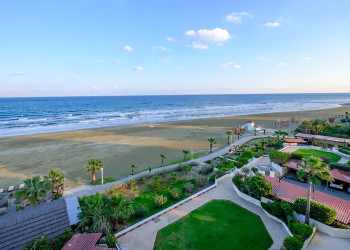 Lazuli Sea View Beachfront Ap 254 * Ларнака