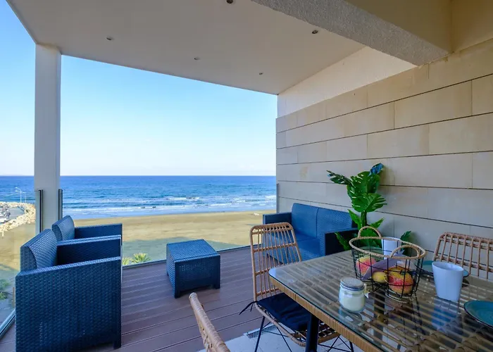 Lazuli Sea View Beachfront Ap 254 Апартаменти